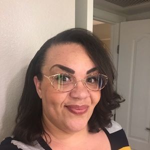 Meet your Posher, Desiree